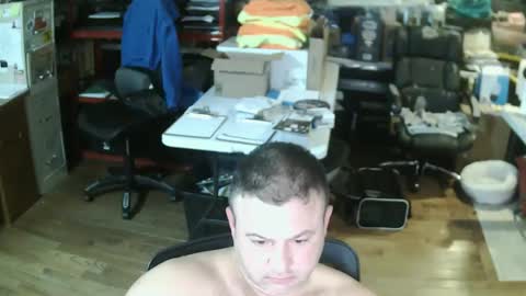 Snapshot of summerfun35 chatting on 12/16/24, 05:06 cincyguy online show from 12/16/24, 05:06