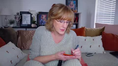 Snapshot of summerknightzzz chatting on 11/04/25, 01:32 SummerKnightzzz online show from 11/04/25, 01:32