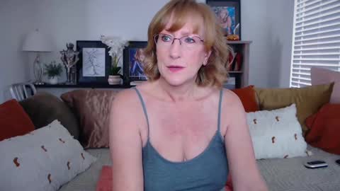 Snapshot of summerknightzzz chatting on 11/13/25, 01:32 SummerKnightzzz online show from 11/13/25, 01:32