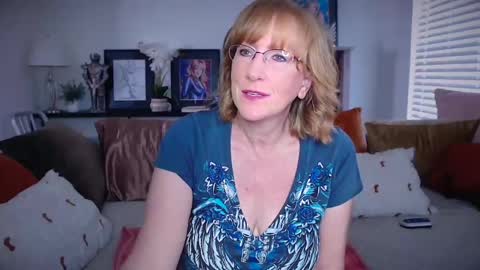 Snapshot of summerknightzzz chatting on 11/20/25, 01:33 SummerKnightzzz online show from 11/20/25, 01:33