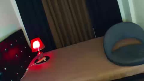 Snapshot of summerleonets chatting on 12/17/25, 05:02 Summer online show from 12/17/25, 05:02