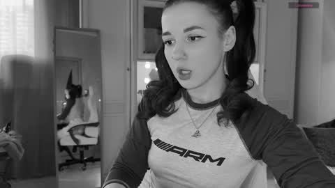 Snapshot of sun_for_you chatting on 12/13/24, 07:25 Miss Nelly online show from 12/13/24, 07:25