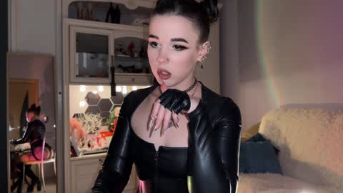 Snapshot of sun_for_you chatting on 12/19/24, 12:34 Miss Nelly online show from 12/19/24, 12:34