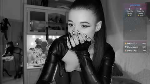 Snapshot of sun_for_you chatting on 12/30/24, 12:00 Miss Nelly online show from 12/30/24, 12:00