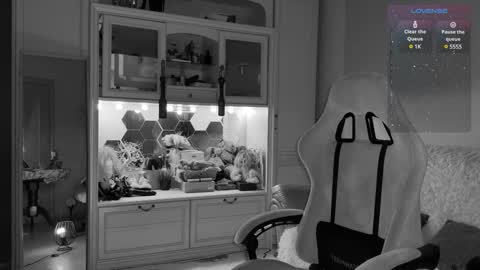 Snapshot of sun_for_you chatting on 02/25/25, 02:36 Miss Nelly online show from 02/25/25, 02:36