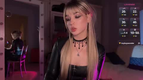 Snapshot of sun_for_you chatting on 12/19/25, 11:23 Miss Nelly online show from 12/19/25, 11:23