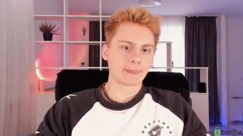 Snapshot of sunburn_boy chatting on 07/21/26, 07:00 Emilio online show from 07/21/26, 07:00