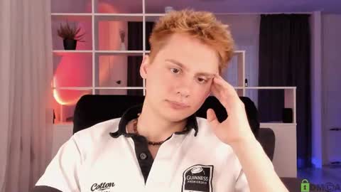 Snapshot of sunburn_boy chatting on 07/30/26, 05:34 Emilio online show from 07/30/26, 05:34