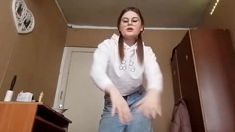 Snapshot of sundayquicksall chatting on 11/05/25, 06:02 I am Lana Can we hit 10 Thumbs Up in first day online show from 11/05/25, 06:02