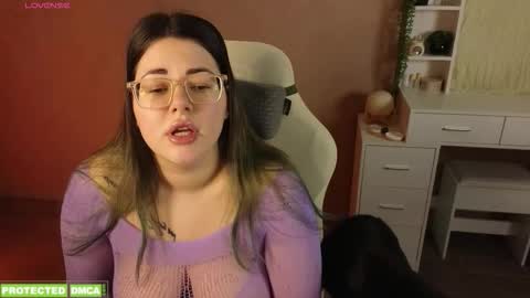 Snapshot of sunflower0907 chatting on 01/19/26, 08:40 Tina. Im topless model online show from 01/19/26, 08:40
