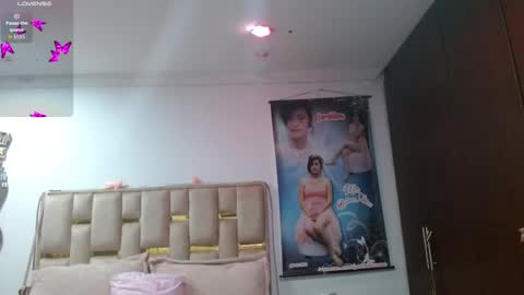 Snapshot of sunflower_dance chatting on 11/18/25, 02:06 Jeraldine online show from 11/18/25, 02:06