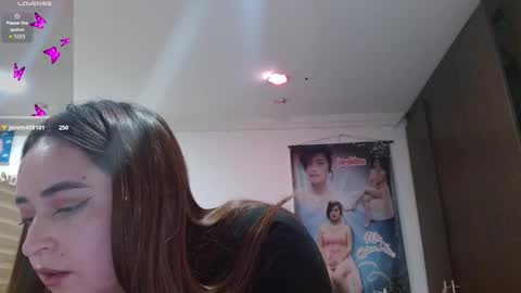 Snapshot of sunflower_dance chatting on 11/21/25, 08:18 Jeraldine online show from 11/21/25, 08:18