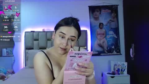 Snapshot of sunflower_dance chatting on 11/25/25, 02:00 Jeraldine online show from 11/25/25, 02:00