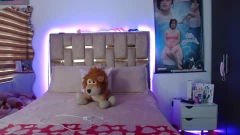 Snapshot of sunflower_dance chatting on 11/25/25, 05:24 Jeraldine online show from 11/25/25, 05:24