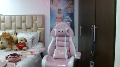Snapshot of sunflower_dance chatting on 05/13/26, 11:00 Jeraldine online show from 05/13/26, 11:00