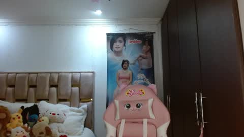 Snapshot of sunflower_dance chatting on 05/27/26, 01:57 Jeraldine online show from 05/27/26, 01:57