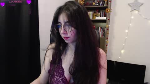 Snapshot of sunflower_uwu chatting on 12/14/24, 12:22 violetta online show from 12/14/24, 12:22