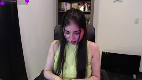 Snapshot of sunflower_uwu chatting on 01/29/25, 11:14 violetta online show from 01/29/25, 11:14
