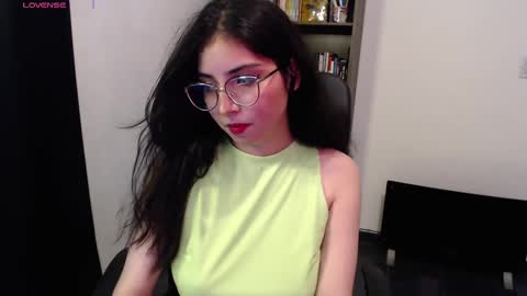 Snapshot of sunflower_uwu chatting on 03/07/25, 04:35 violetta online show from 03/07/25, 04:35