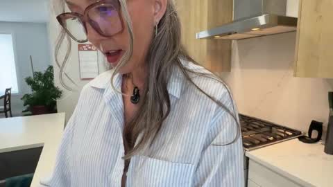 Hi Im Sunnie - Next show Friday August 1 online show from 05/05/26, 07:00