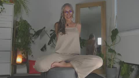 Hi Im Sunnie - Next show Friday August 1 online show from 05/08/26, 10:26