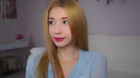 Snapshot of sunnmoonn chatting on 12/17/25, 02:45 Lily online show from 12/17/25, 02:45