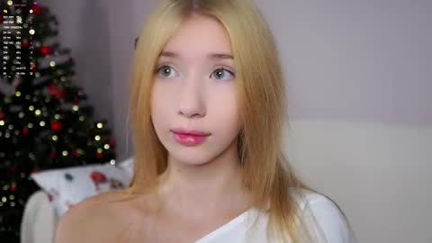 Snapshot of sunnmoonn chatting on 01/10/26, 02:41 Lily online show from 01/10/26, 02:41