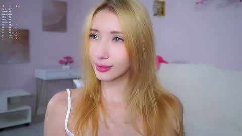 Snapshot of sunnmoonn chatting on 02/01/26, 02:37 Lily online show from 02/01/26, 02:37