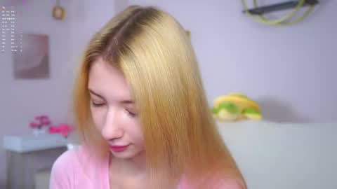 Snapshot of sunnmoonn chatting on 02/12/26, 02:34 Lily online show from 02/12/26, 02:34