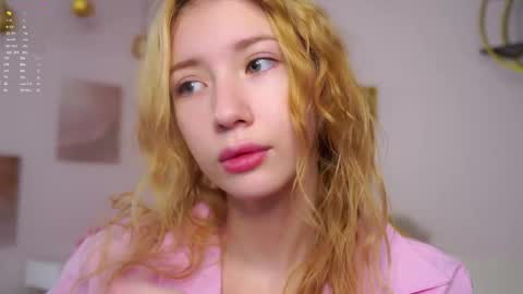Snapshot of sunnmoonn chatting on 02/15/26, 02:36 Lily online show from 02/15/26, 02:36