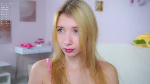 Snapshot of sunnmoonn chatting on 02/18/26, 02:46 Lily online show from 02/18/26, 02:46