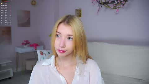 Snapshot of sunnmoonn chatting on 02/19/26, 02:46 Lily online show from 02/19/26, 02:46