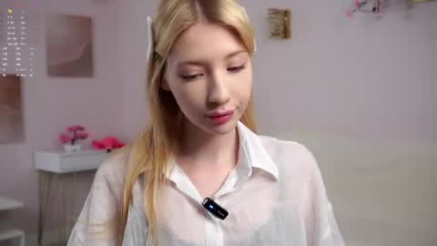 Snapshot of sunnmoonn chatting on 03/22/26, 02:31 Lily online show from 03/22/26, 02:31