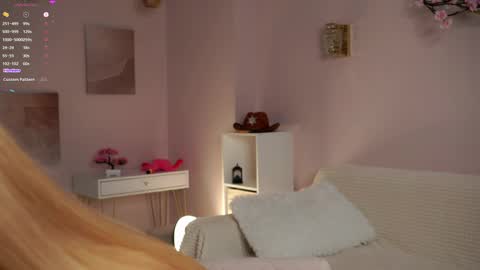 Snapshot of sunnmoonn chatting on 04/05/26, 02:36 Lily online show from 04/05/26, 02:36