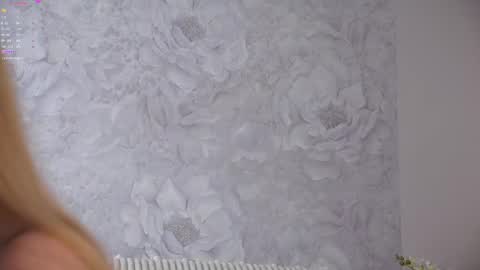 Snapshot of sunnmoonn chatting on 05/10/26, 02:33 Lily online show from 05/10/26, 02:33
