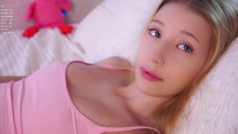 Snapshot of sunnmoonn chatting on 05/13/26, 02:47 Lily online show from 05/13/26, 02:47