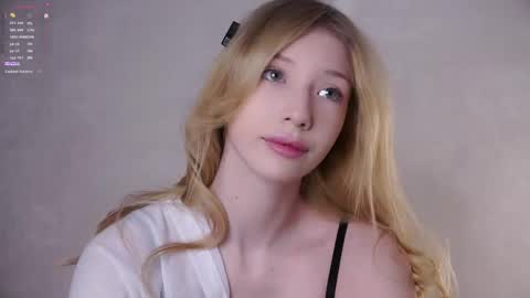 Snapshot of sunnmoonn chatting on 05/20/26, 02:45 Lily online show from 05/20/26, 02:45
