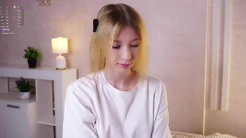 Snapshot of sunnmoonn chatting on 06/06/26, 02:44 Lily online show from 06/06/26, 02:44