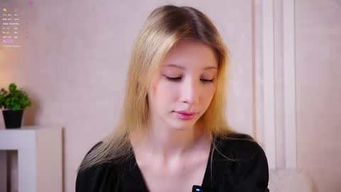 Snapshot of sunnmoonn chatting on 06/07/26, 03:16 Lily online show from 06/07/26, 03:16
