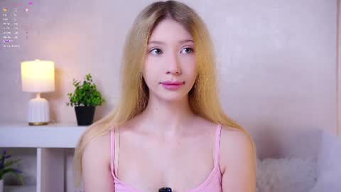 Snapshot of sunnmoonn chatting on 06/10/26, 02:49 Lily online show from 06/10/26, 02:49