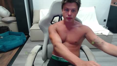 Snapshot of sunny1girl chatting on 09/20/25, 05:36 Alice and Sergey online show from 09/20/25, 05:36