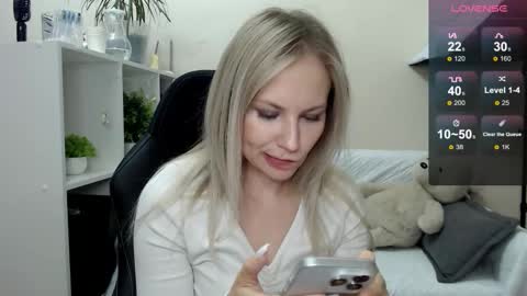 Naomi online show from 10/17/25, 02:48