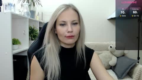 Naomi online show from 10/22/25, 04:35