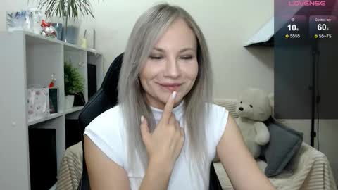 Naomi online show from 11/10/25, 04:33