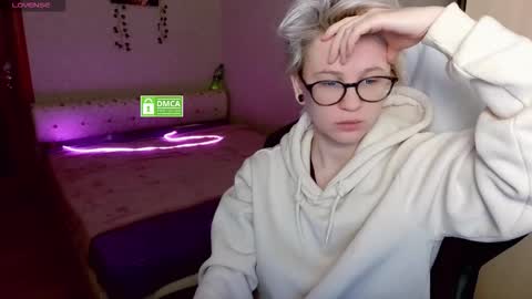 sunny mood online show from 10/28/25, 03:54