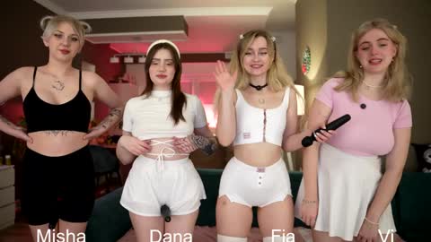 Snapshot of sunnyfia chatting on 01/05/25, 02:17 Fia  -  TG -  Mia -  Alice -  online show from 01/05/25, 02:17