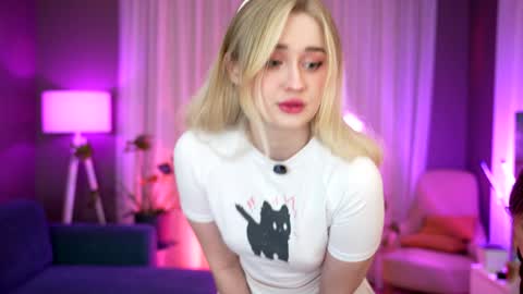 Snapshot of sunnyfia chatting on 02/08/25, 02:47 Fia  -  TG -  Mia -  Alice -  online show from 02/08/25, 02:47