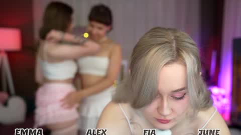 Snapshot of sunnyfia chatting on 09/20/25, 03:29 Fia  -  TG -  Mia -  Alice -  online show from 09/20/25, 03:29