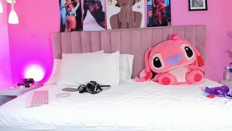      online show from 10/18/25, 07:03