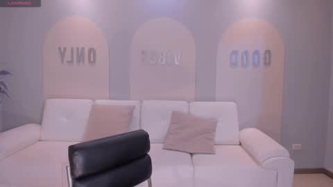 Snapshot of sunnyrivers_ chatting on 10/03/25, 06:27 Sunny Rivers online show from 10/03/25, 06:27